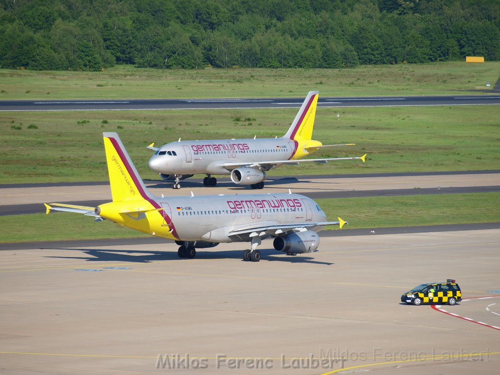 Lufthansa Airbus A 380 zu Besuch Flughafen Koeln Bonn P029.JPG